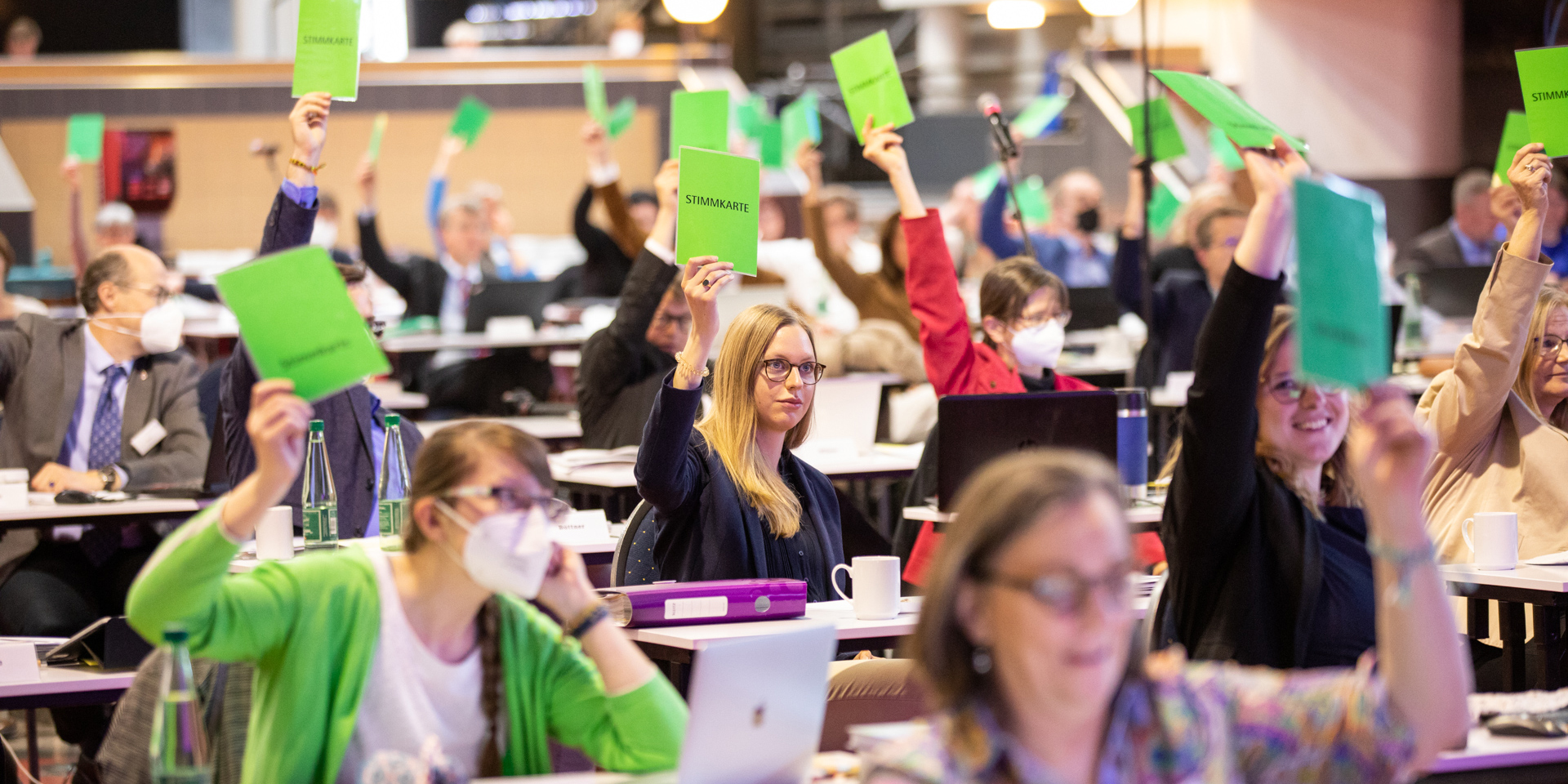 Synodaltagung Geiselwind Abstimmung im Plenum Synodaltagung Geiselwind Abstimmung im Plenum