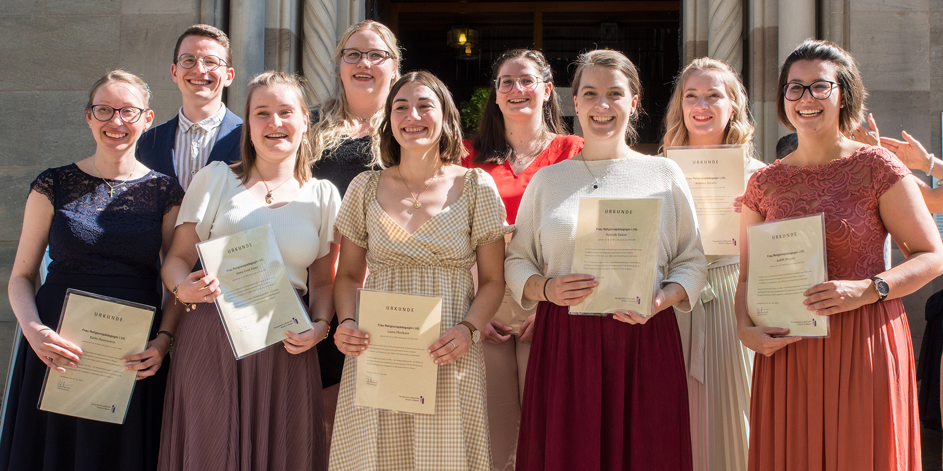 Gruppenbild der Absolvent:innen Gruppenbild der Absolvent:innen